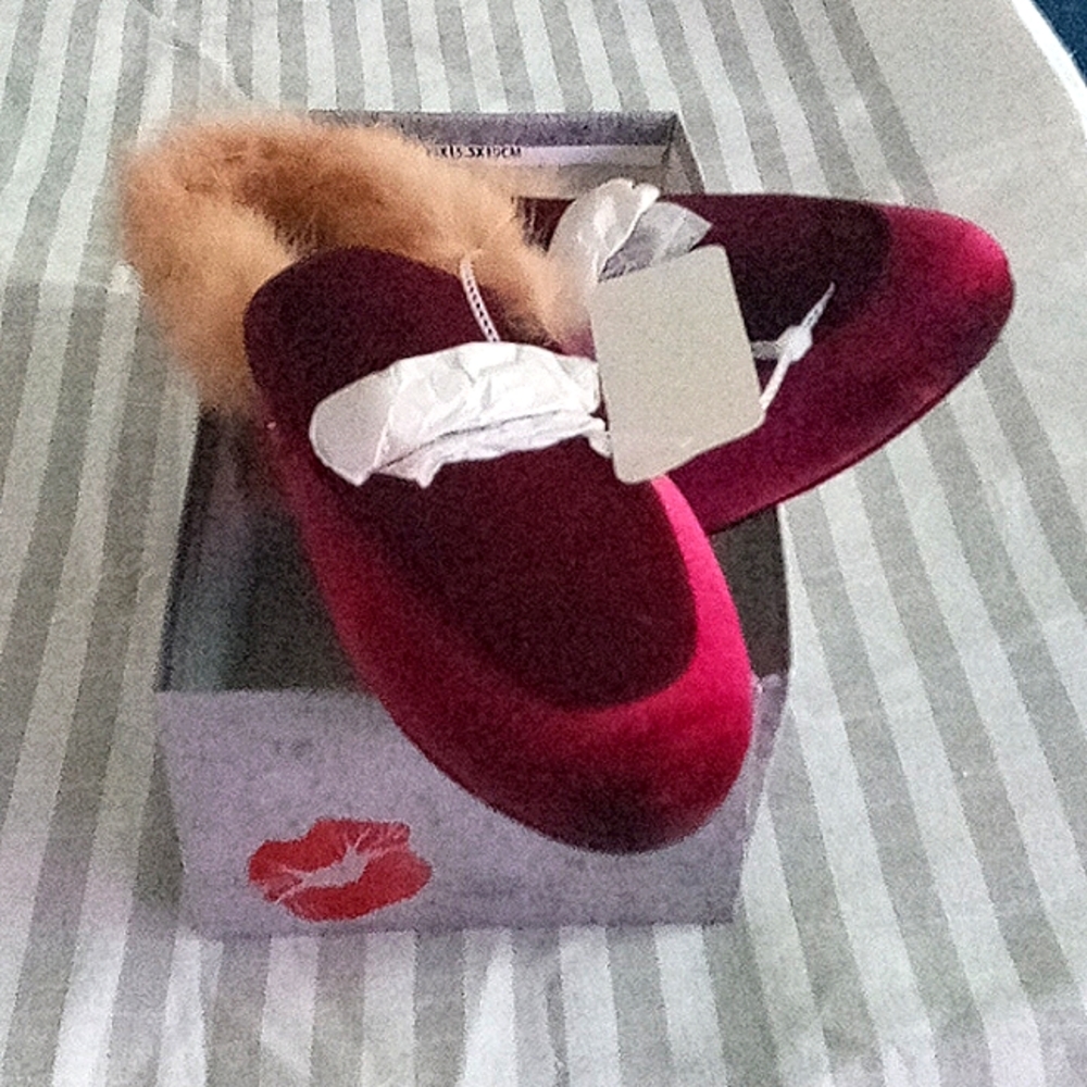 Hot kiss women's shoes, size 8 1/2 new